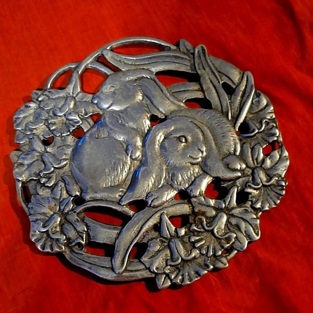 Arthur court bunnies trivet